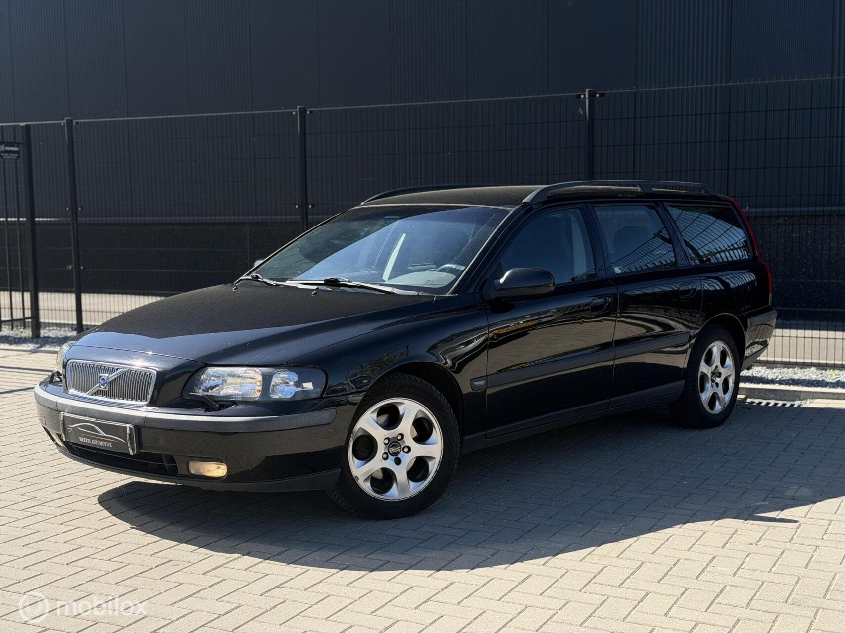 Volvo V70 2.4 |AUT|NWE DISTRIBUTIE+APK|LEDER|STOELVW|CRUISE|, Auto's, 1556 kg, Zwart, Leder en Stof, Zwart
