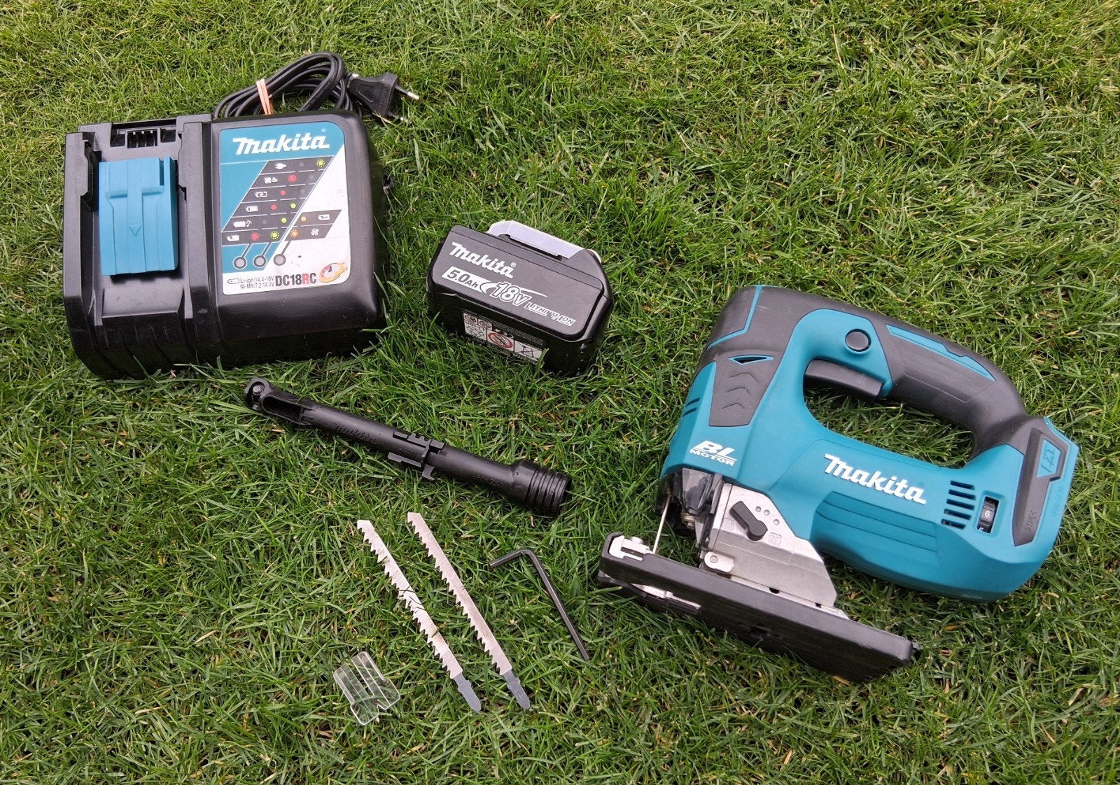 Makita DJV182 18V Brushless + 5.0Ah + Lader + Mbox, Ophalen of Verzenden, Zo goed als nieuw, Boormachine, Variabele snelheid