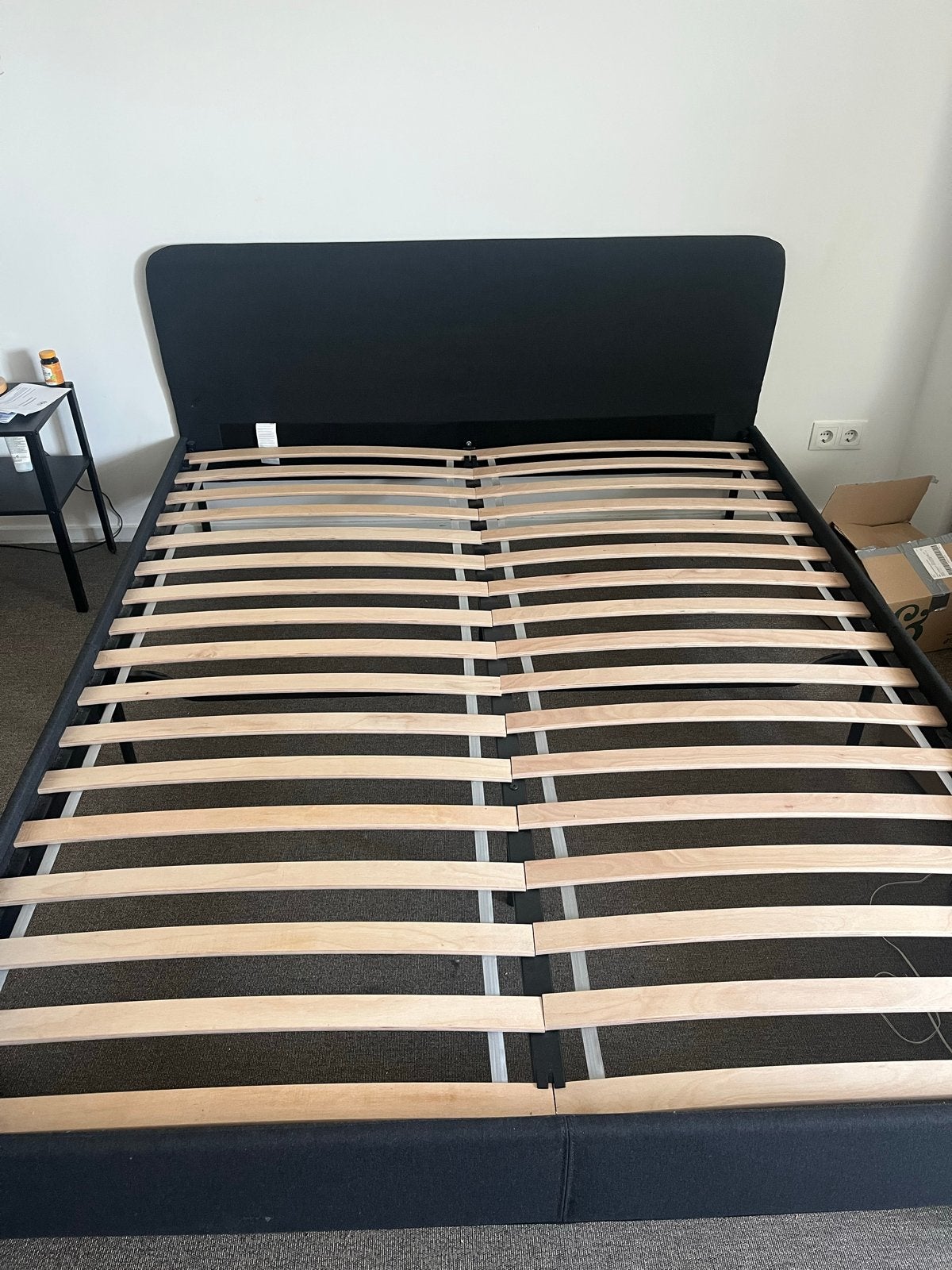 Ikea bedframe SLATTUM 160x200 cm met lattenbodem, Ophalen, Gebruikt, Zwart, Tweepersoons