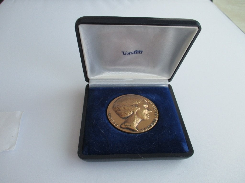 Inhuldigingspenning Beatrix 1980, Ophalen of Verzenden, Brons, Nederland