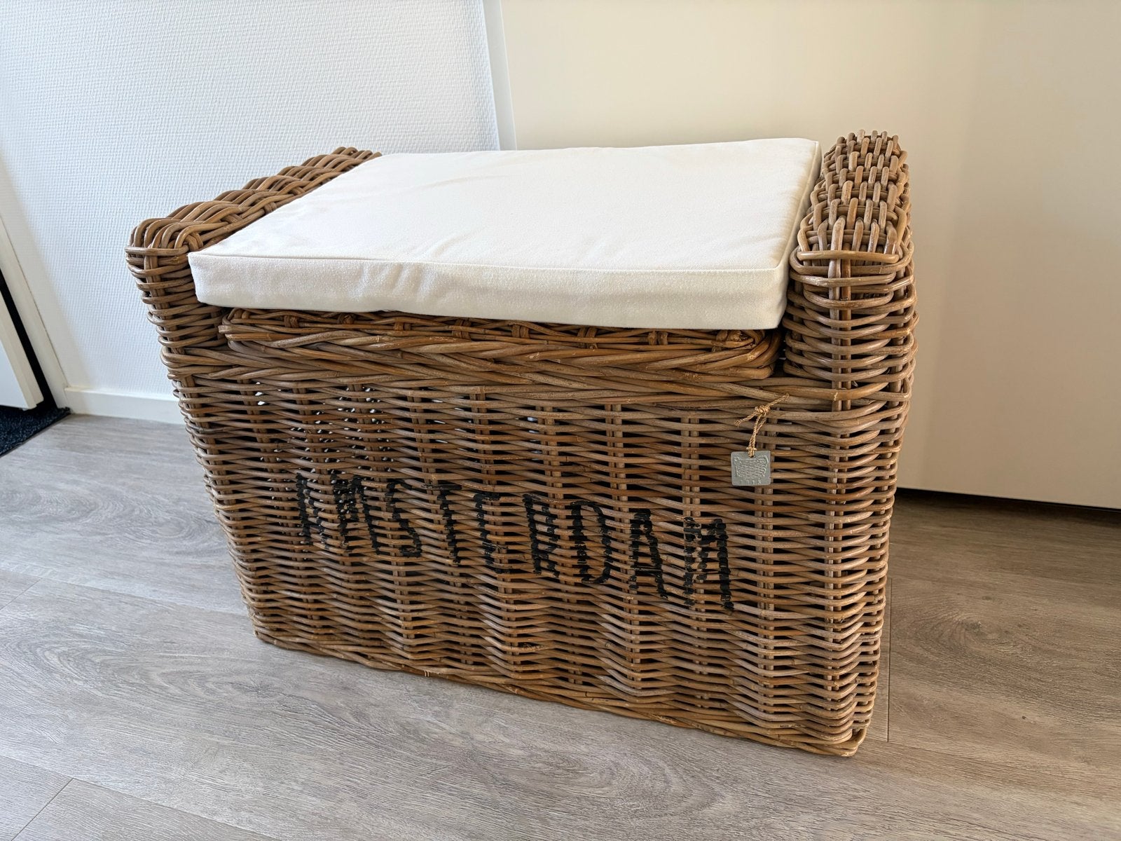Rotan opbergbankje met kussen - Amsterdam, Huis en Inrichting, Gebruikt, 50 tot 100 cm, Ophalen of Verzenden, 75 tot 100 cm