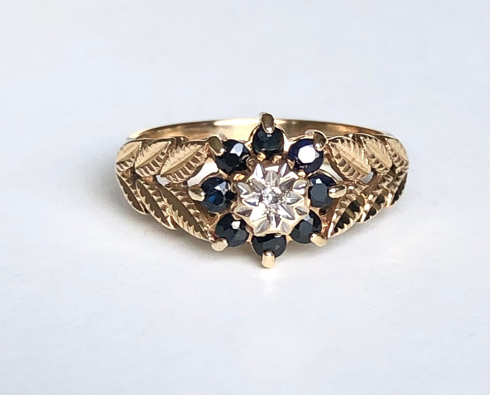 Gouden vintage daisy ring saffieren diamant maat 16,5, Sieraden, Tassen en Uiterlijk, Ringen, Blauw, Ophalen of Verzenden, Met edelsteen