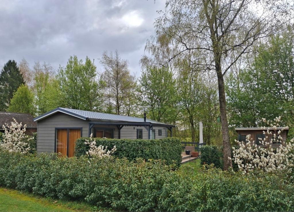 Luxe chalet, stacaravan uit 2020, zeer goed onderhouden, Huizen en Kamers, Gelderland, 2 slaapkamers, Verkoop zonder makelaar