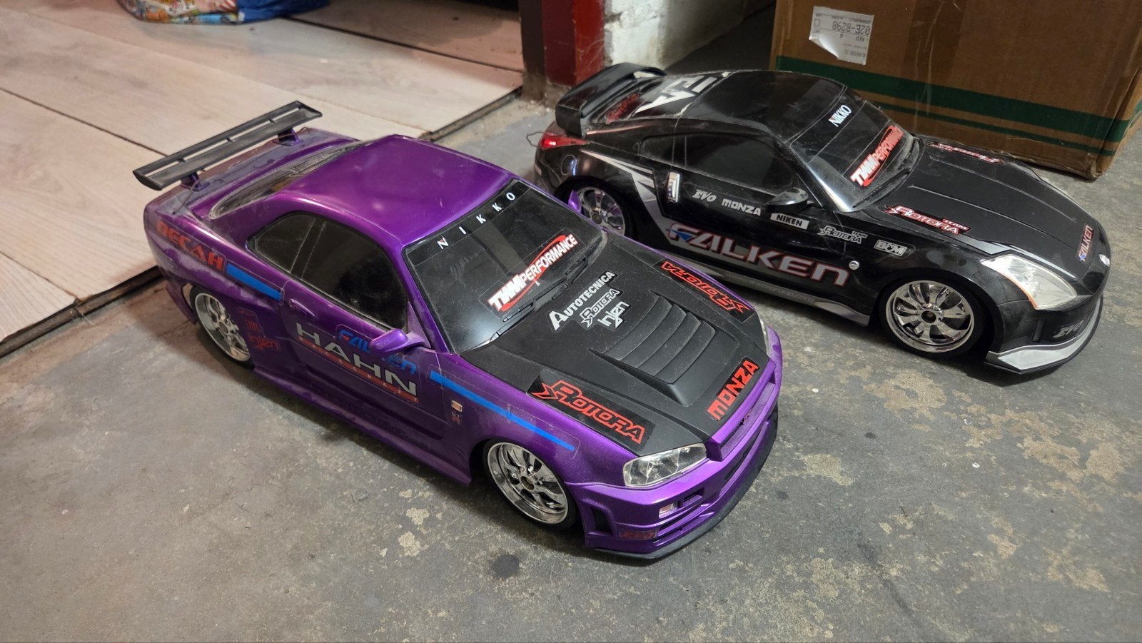 Nikko RC Auto's: Nissan Skyline GT-R R34 & 350Z met lader, Gebruikt, Auto onroad, RTR (Ready to Run), Overige schalen