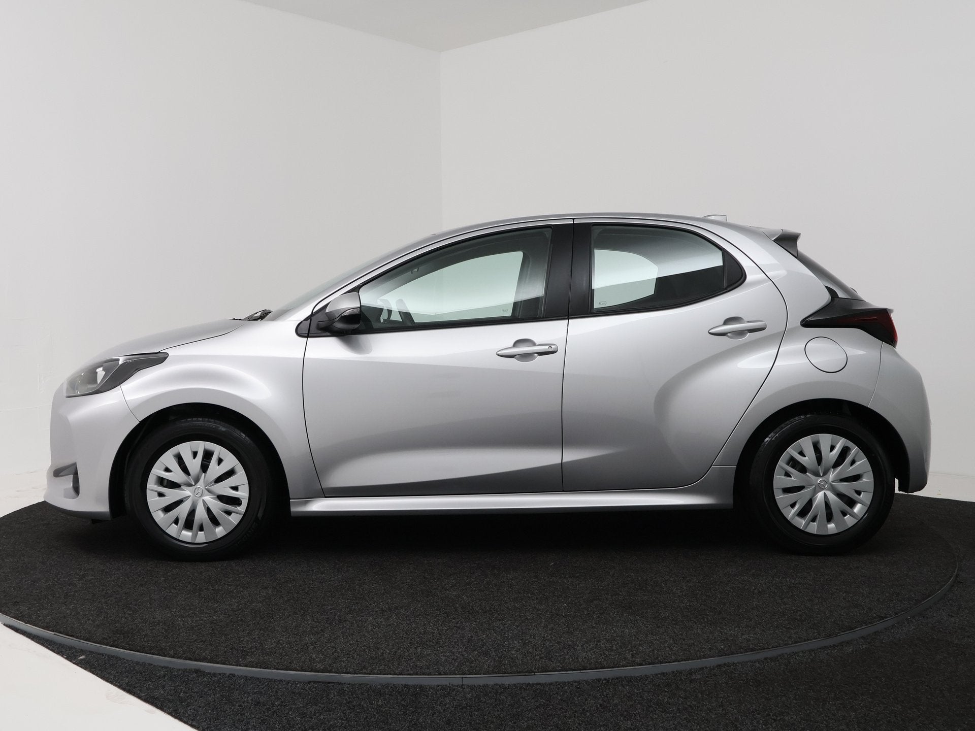 Mazda 2 Hybrid 1.5 Pure | Trekhaak | (bj 2023, automaat), Auto's, 12 maanden, Gebruikt, Automatische klimaatregeling, 49 €/maand