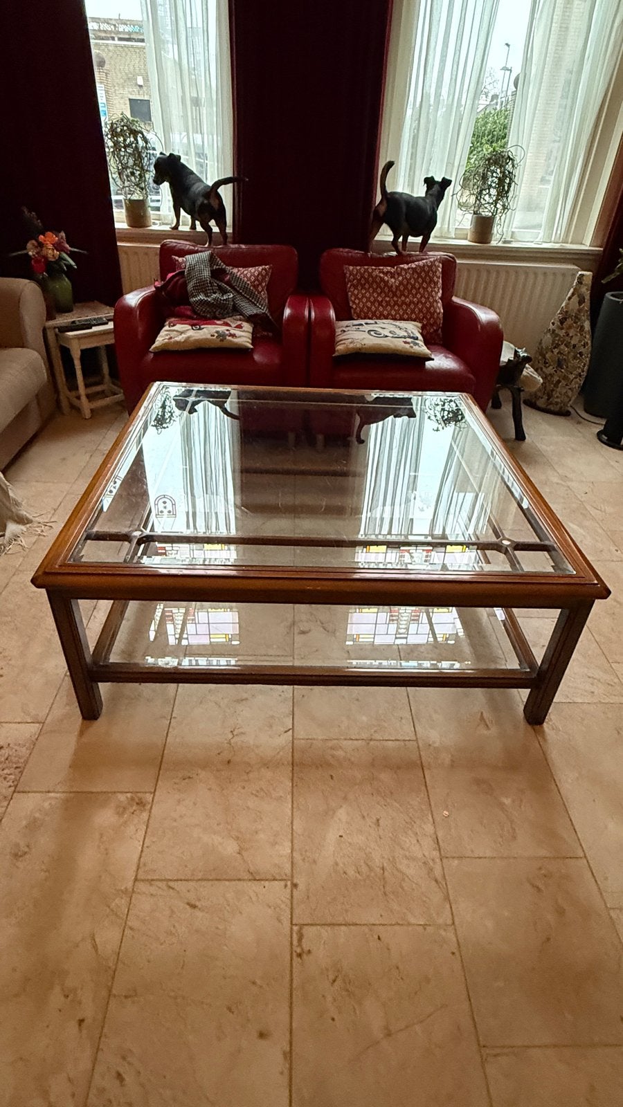 Stijlvolle salontafel met glazen blad en houten frame, Ophalen, Glas, Gebruikt, Klassiek