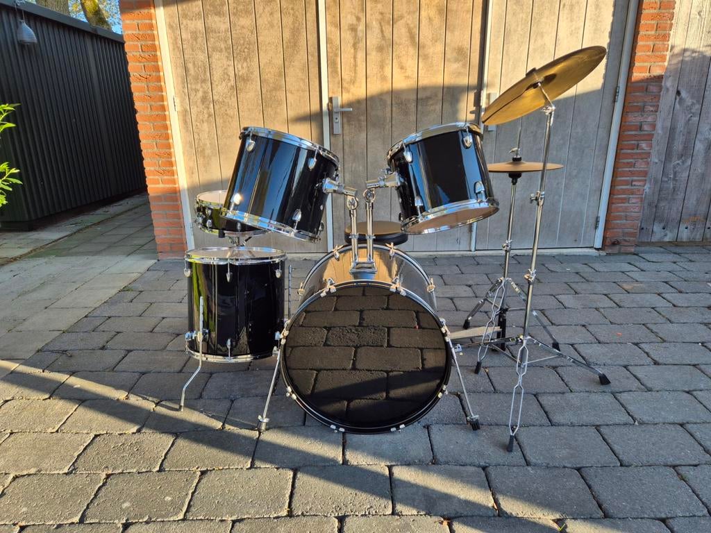 Zwart drumstel met bekkens en kruk, Muziek en Instrumenten, Drumstellen en Slagwerk, Ophalen of Verzenden, Gebruikt, Overige merken