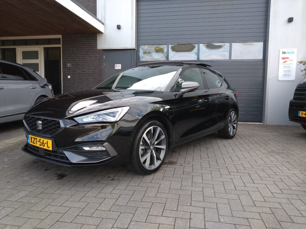 Seat Leon FR 1.4 Phev 204pk Zwart 1e eigenaar! Pano*Cam*PDC!, Auto's, Dealer onderhouden, 77 km/l, Euro 6, Leon