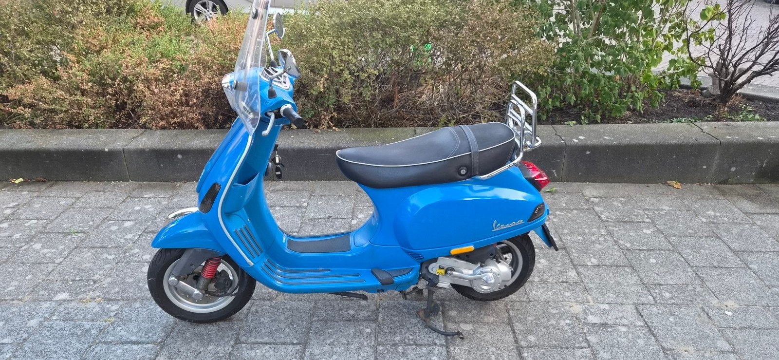 blauwe vespa S uit 2011 inclusief windscherm en alarm, Fietsen en Brommers, Snorfietsen en Snorscooters, Ophalen, Gebruikt, Benzine