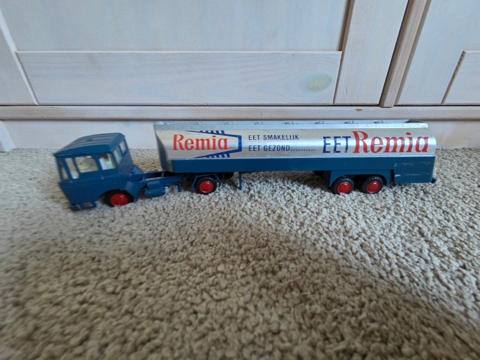 Vintage Remia ijzeren schaalmodel tankwagen, Overige merken, Gebruikt, Groter dan 1:32, Ophalen of Verzenden
