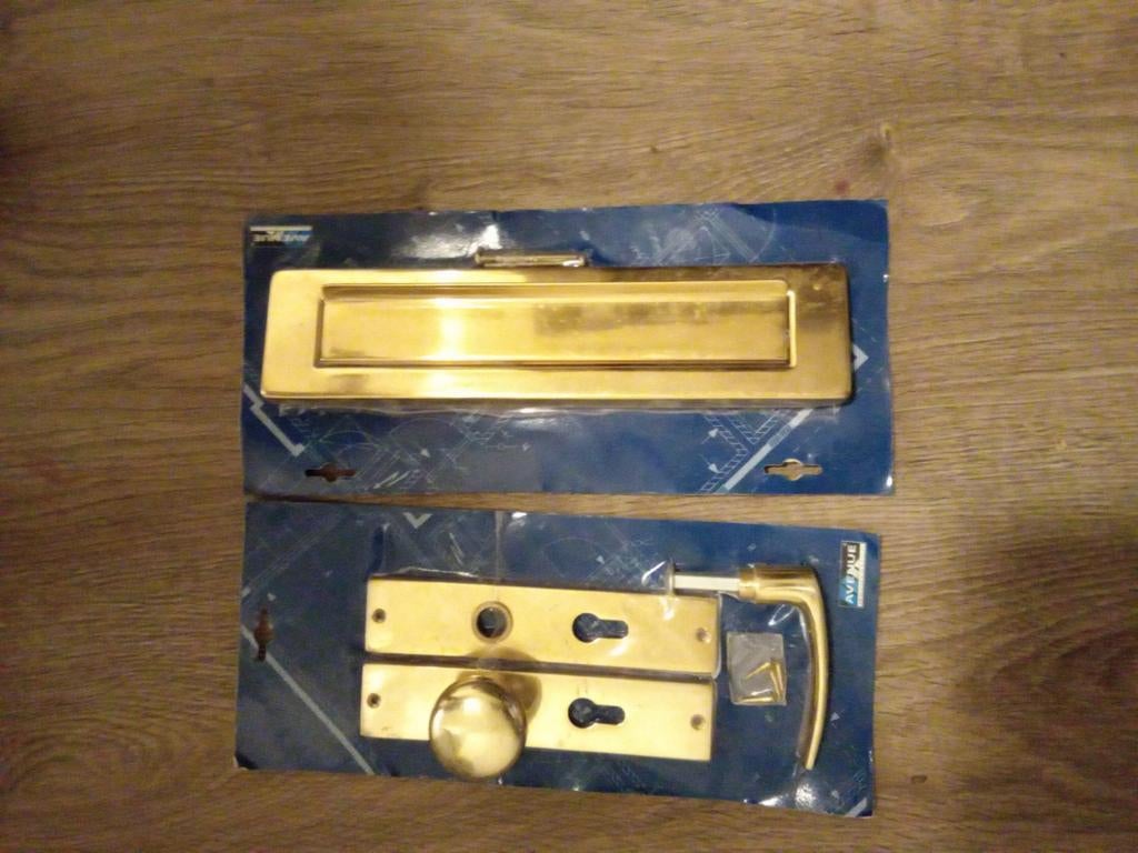 AXA Raamuitzetters en Raamsluitingen -deurkrukken-wcrolhoude, Ophalen, Nieuw, Overige materialen, Schuif of Grendel