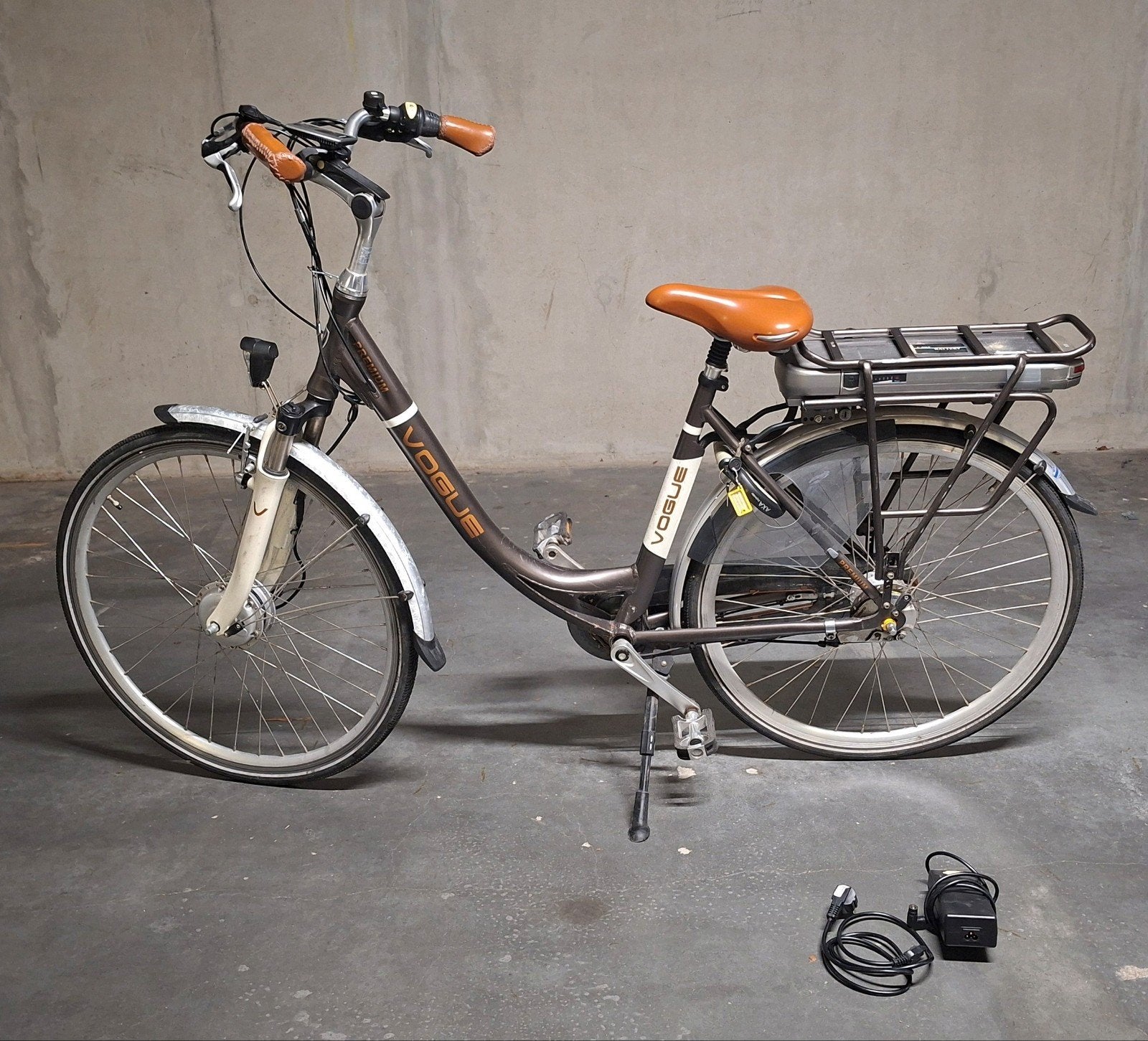 Vogue elektrische fiets, Ophalen, Gebruikt, Minder dan 30 km per accu, Overige merken