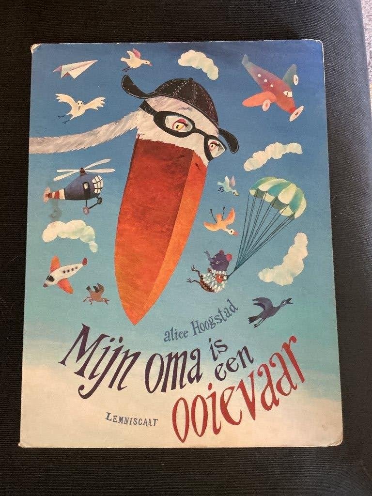 Mijn oma is een ooievaar - Alice Hoogstad, Boeken, Ophalen of Verzenden, Gelezen, Fictie algemeen, 4 jaar