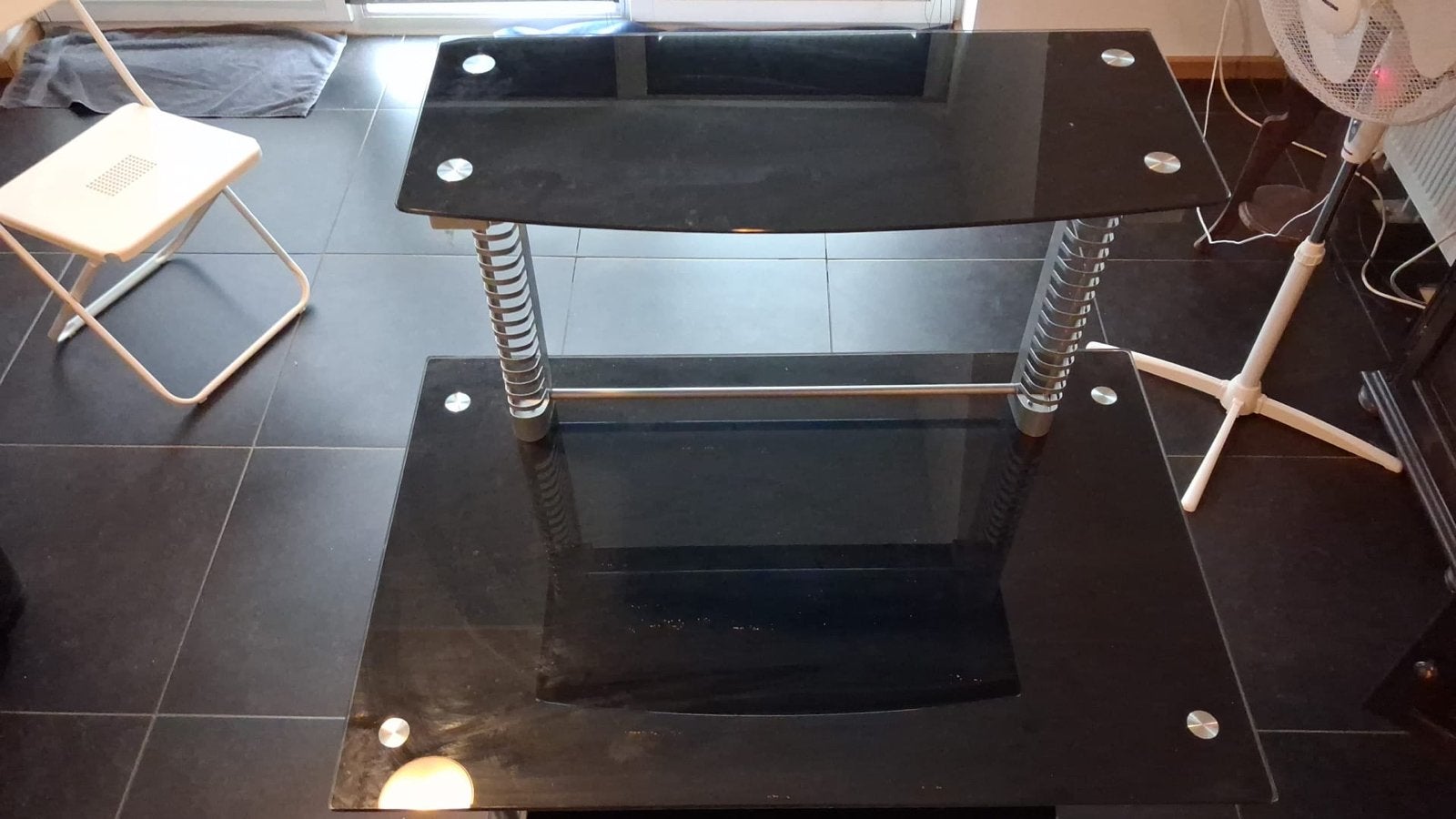 Zwart glazen computerbureau met metalen frame, Huis en Inrichting, Bureaus, Ophalen, Zwart, Opzetstuk, Gebruikt