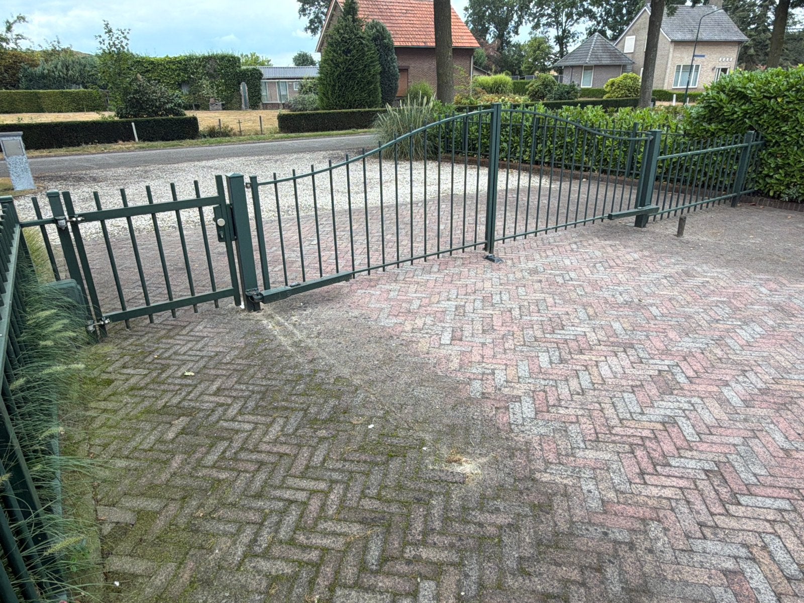 Elektrische buitenpoort / hekwerk, Ophalen, Zo goed als nieuw, IJzer, Dubbelstaafmat hekwerk