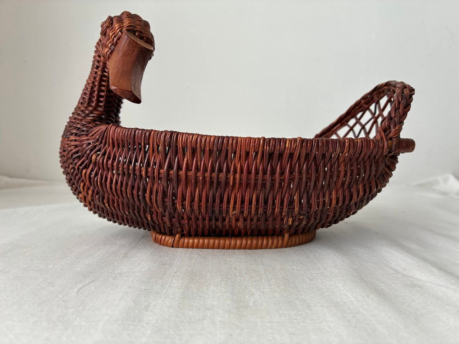 Vintage rotan eendenmand - decoratieve opberger, Huis en Inrichting, Vintage, Gebruikt, Ophalen of Verzenden, Natuurlijk materiaal