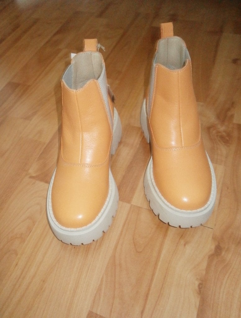 Mooie leren Booties mt 37 (10 Points) elastiek en rubberzool, Kleding | Dames, Lage of Enkellaarzen, Nieuw, Oranje, Ophalen of Verzenden