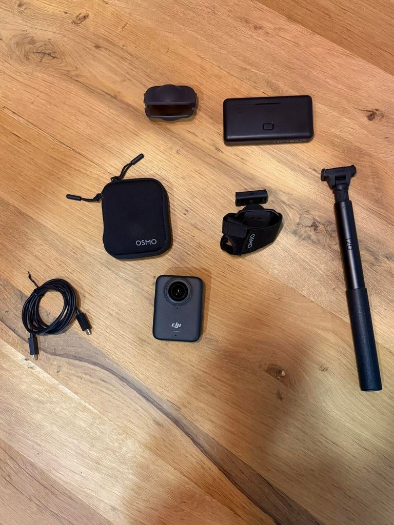 DJI Osmo Action 360 Camera met accessoires, Audio, Tv en Foto, Actiecamera's, Ophalen of Verzenden, Zo goed als nieuw, Overige merken