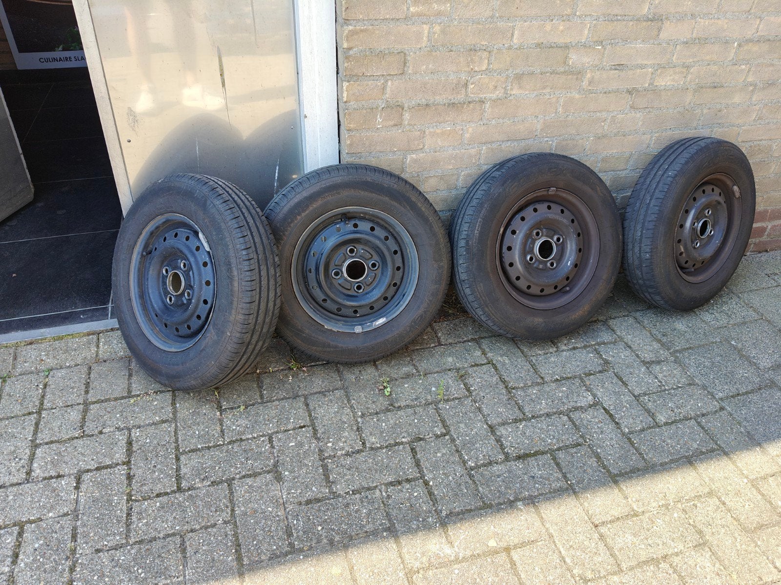 12 inch velgen met 145/80R12 zomerbanden steek 4x100, Auto-onderdelen, Banden en Velgen, Banden en Velgen, Zomerbanden, Ophalen of Verzenden