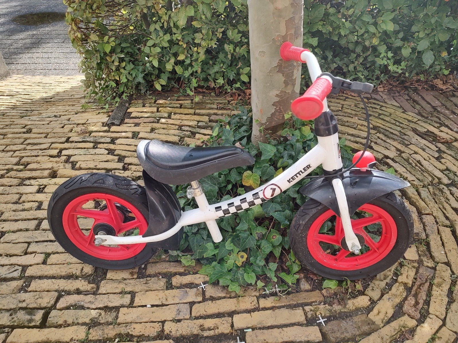 Kettler loopfiets wit/rood - ideaal voor jonge kinderen, Ophalen of Verzenden, Gebruikt, Minder dan 16 inch, Kettler