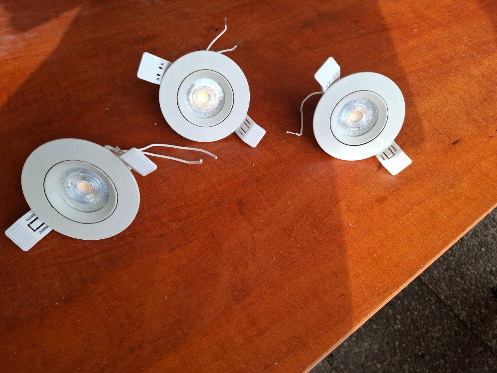 3 spotjes in goede staat, Huis en Inrichting, Lampen | Spots, Inclusief lichtbron, Ophalen of Verzenden, Zo goed als nieuw, LED