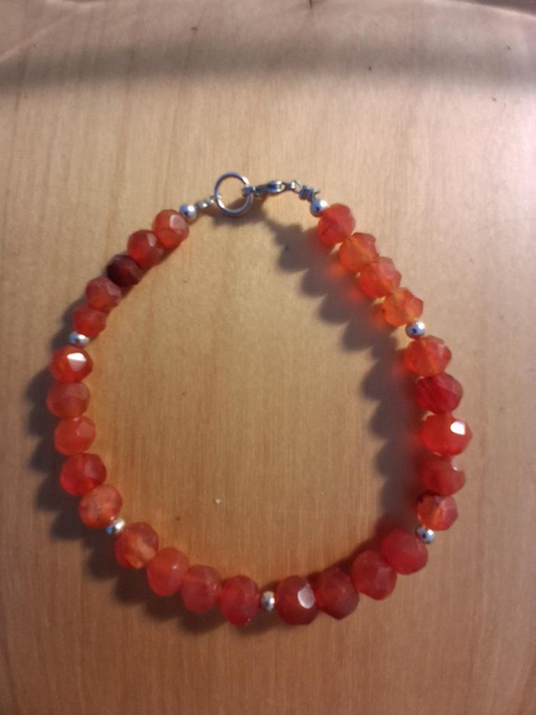 Carneool armband (gefacetterde kralen en zilveren tussenkral, Verzenden, Nieuw, Rood, Overige materialen