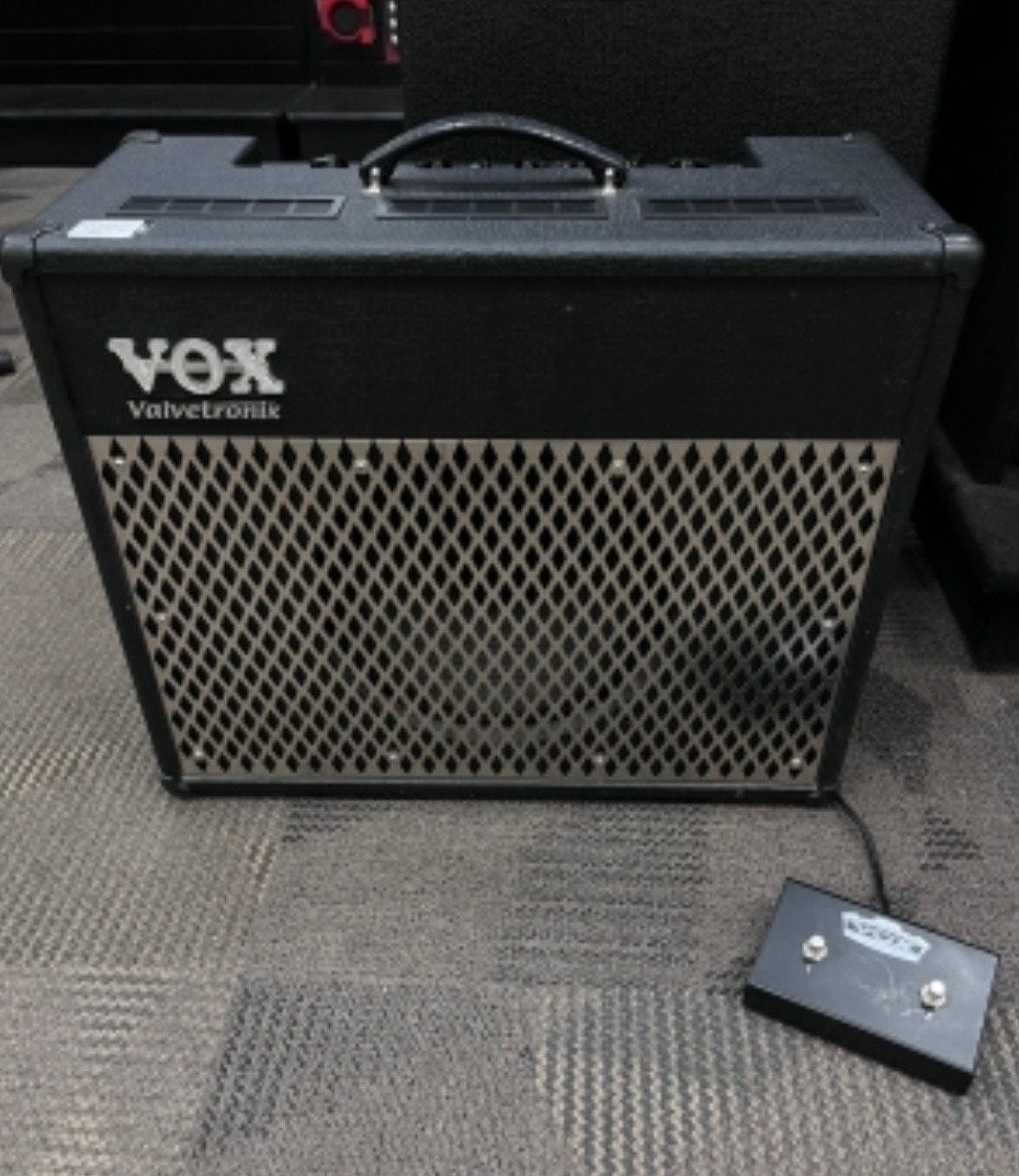 VOX Valvetronix ad50vt gitaarversterker met footswitch, Muziek en Instrumenten, Ophalen, Gebruikt, Gitaar, 50 tot 100 watt