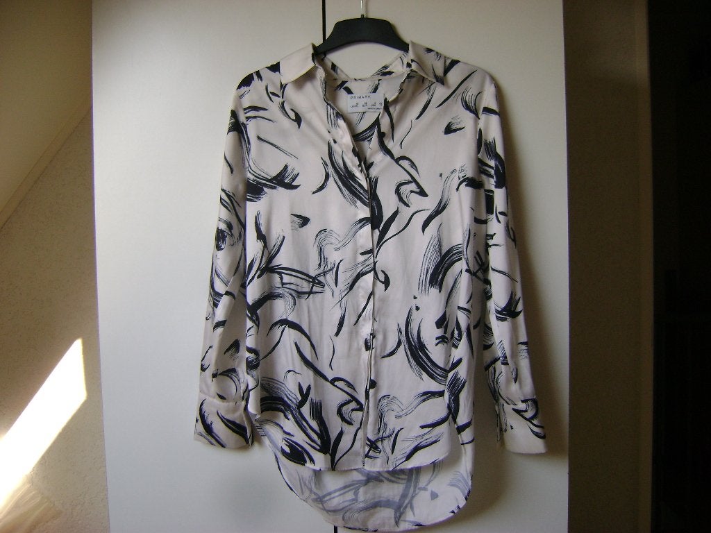 witte blouse met zwart takje van zijdeachtige stof mt 38, Kleding | Dames, Ophalen of Verzenden, Zo goed als nieuw, Maat 38/40 (M)
