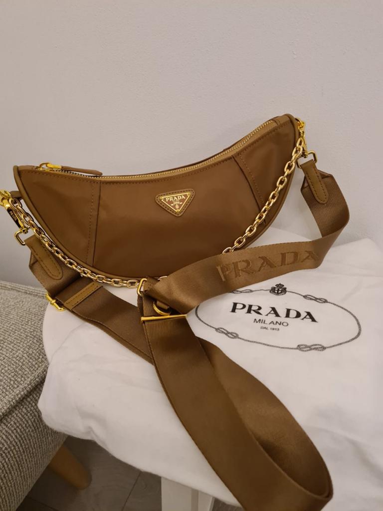 Prada Aimée schouder tas, Sieraden, Tassen en Uiterlijk, Tassen | Damestassen, Ophalen of Verzenden, Zo goed als nieuw, Bruin