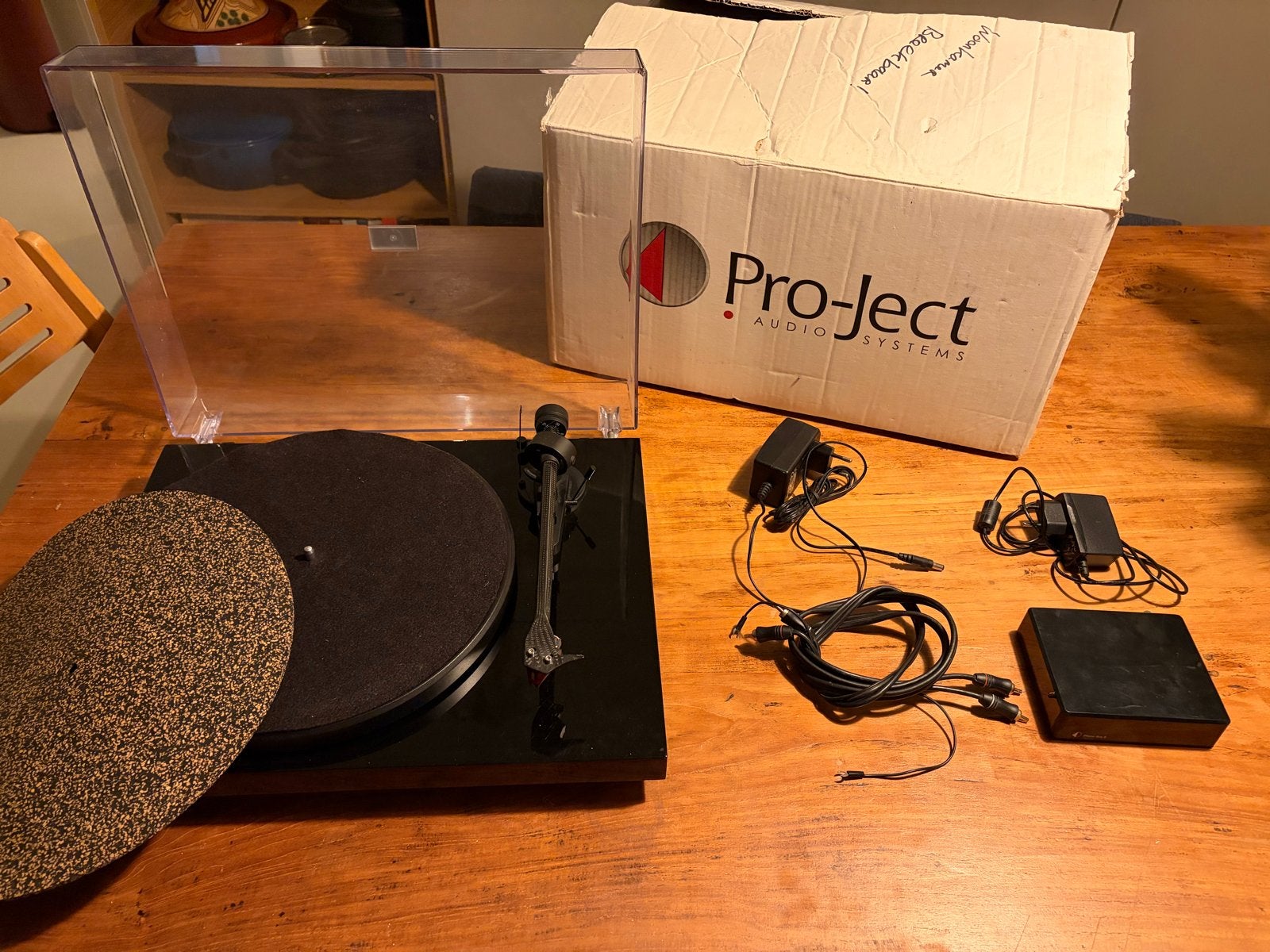 Pro-Ject Debut Carbon platenspeler met voorversterker, Ophalen of Verzenden, Gebruikt, Platenspeler, Overige merken