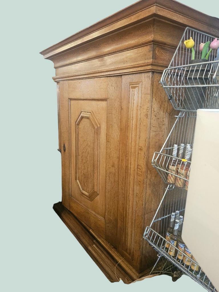 Antieke eikenhouten kast met paneeldeuren, Ophalen