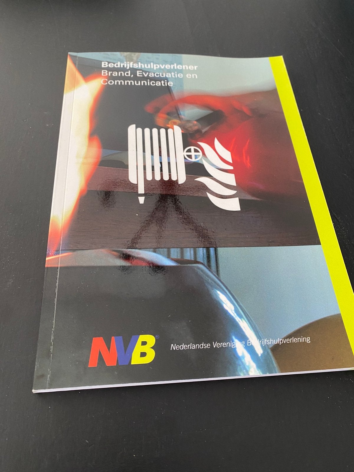 BOEK Bedrijfshulpverlener Brand, Evacuatie en Communicatie, Ophalen of Verzenden, Zo goed als nieuw, Overige niveaus, Overige vakken