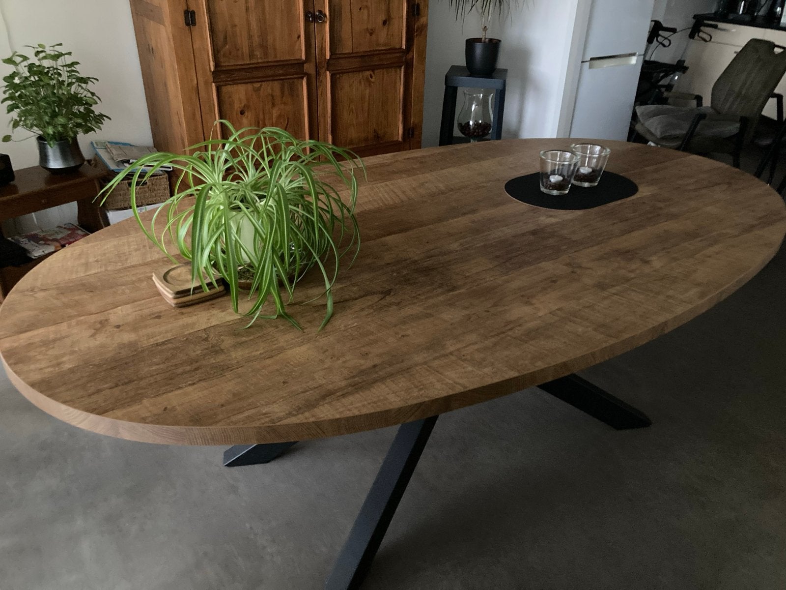Ovale eettafel met spinpoot - robuust en modern, Ophalen, 100 tot 150 cm, 200 cm of meer, Zo goed als nieuw