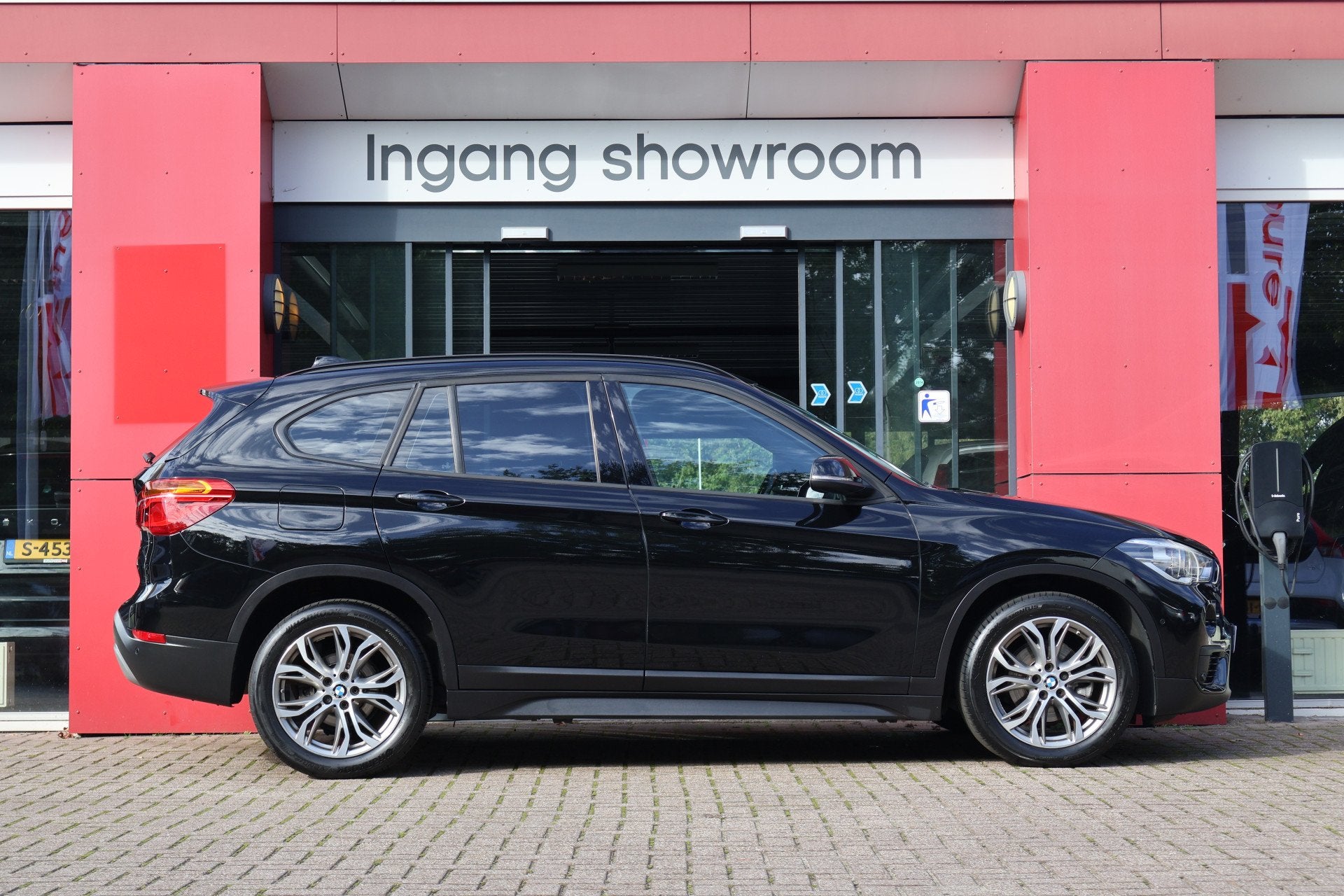 BMW X1 sDrive18i High Executive | Origineel NL | Shadow Line, Auto's, 136 pk, Gebruikt, Zwart, 19 km/l