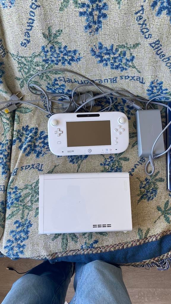 Goedkope Wii U!, Spelcomputers en Games, Spelcomputers | Nintendo Wii U, Ophalen of Verzenden, Zo goed als nieuw, Zonder controller