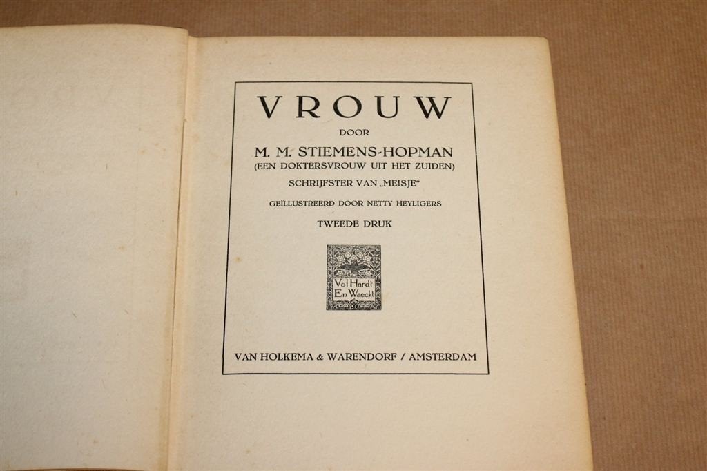 Vrouw — Antiek Boek van M.M. Stiemens-Hopman, 2e dr 1925, Ophalen of Verzenden, Gelezen