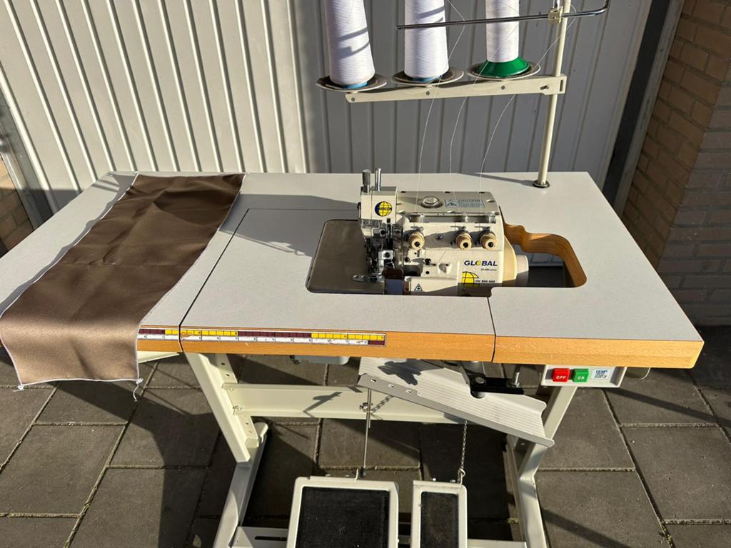 Industrie babylockmachine 3 draads global, Hobby en Vrije tijd, Naaimachines en Toebehoren, Overige merken, Gebruikt, Ophalen of Verzenden