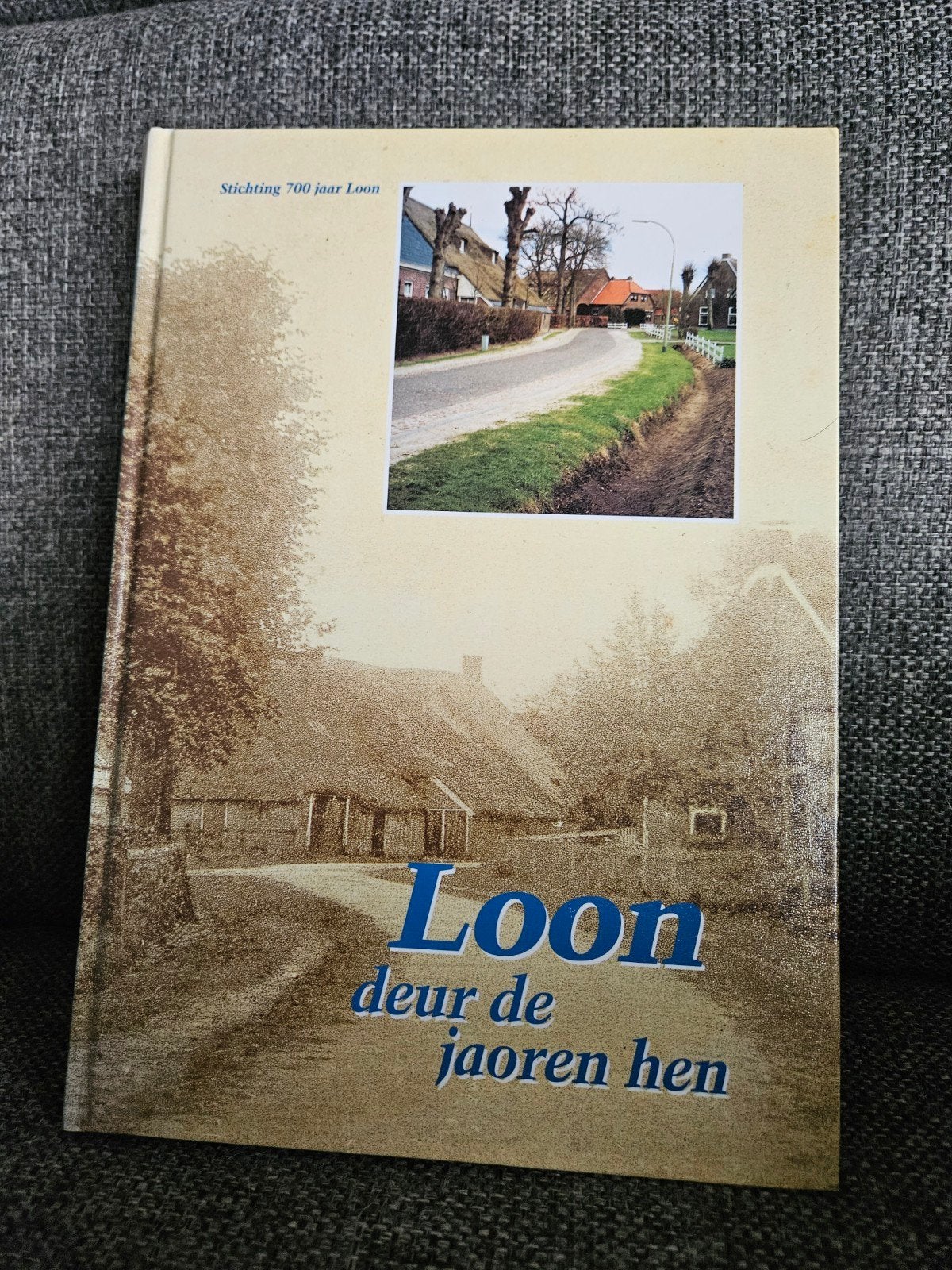 Loon deur de jaoren hen - Stichting 700 jaar Loon, Verzenden, 20e eeuw of later, Zo goed als nieuw, Stichting 700 jaar Loon