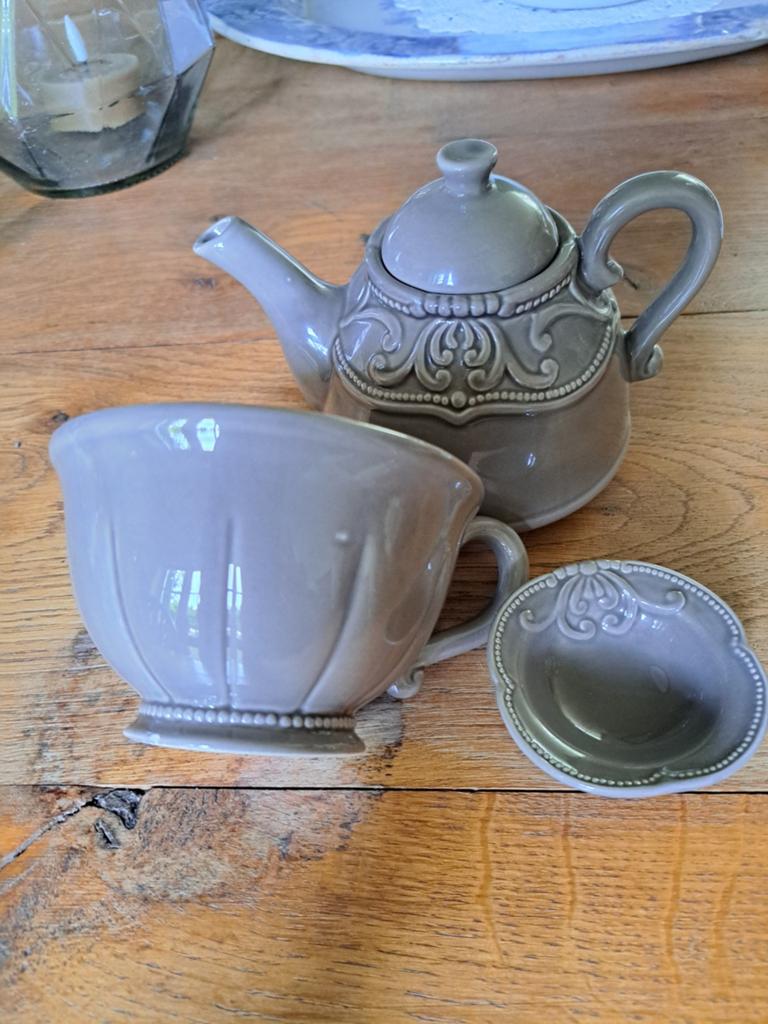 Countryfield theepot en kopje met schotel, Huis en Inrichting, Keuken | Servies, Ophalen of Verzenden, Porselein, Overige stijlen