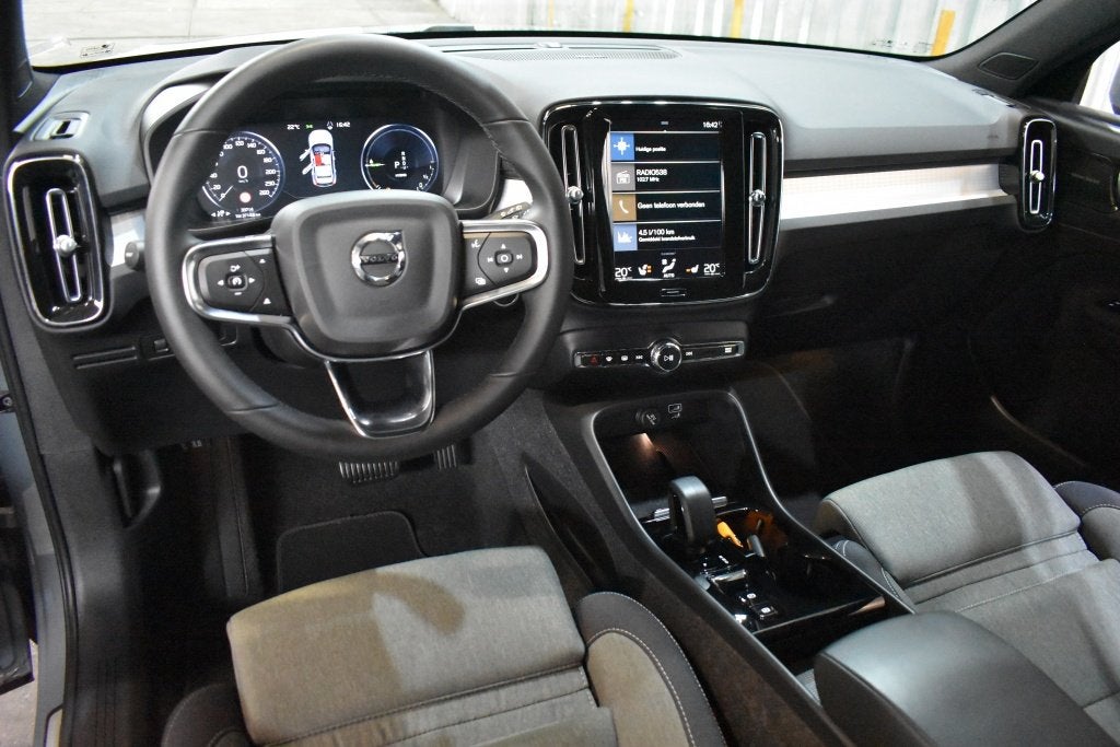 Volvo XC40 T4 211PK [Plug-in] Plus Bright | Trekhaak | BLIS, Auto's, Volvo, 24 maanden, Hybride Elektrisch/Benzine, 3 cilinders