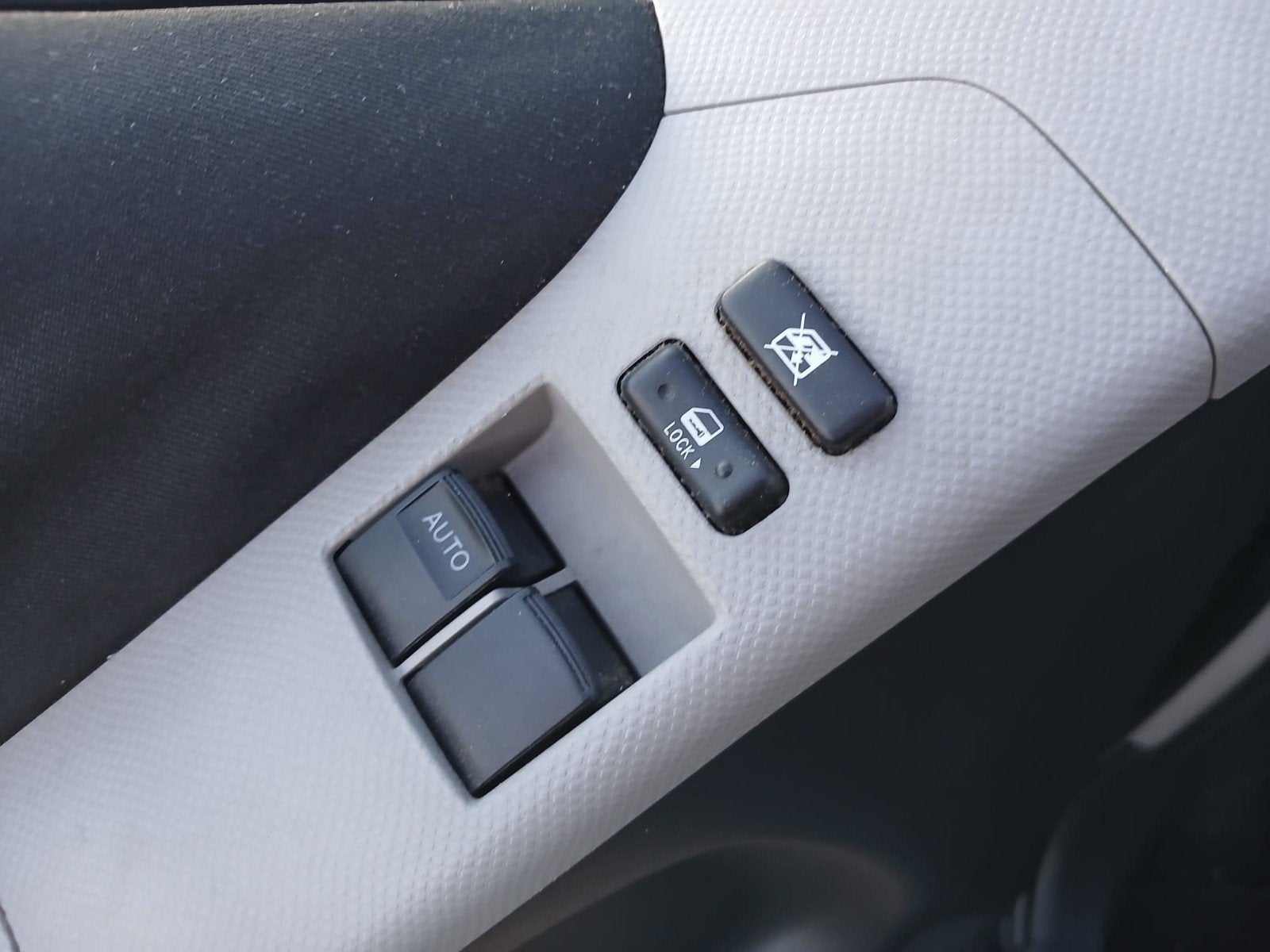 Foto 14 van Toyota Yaris 1.3 16V AIRCO 5 deurs NIEUW APK