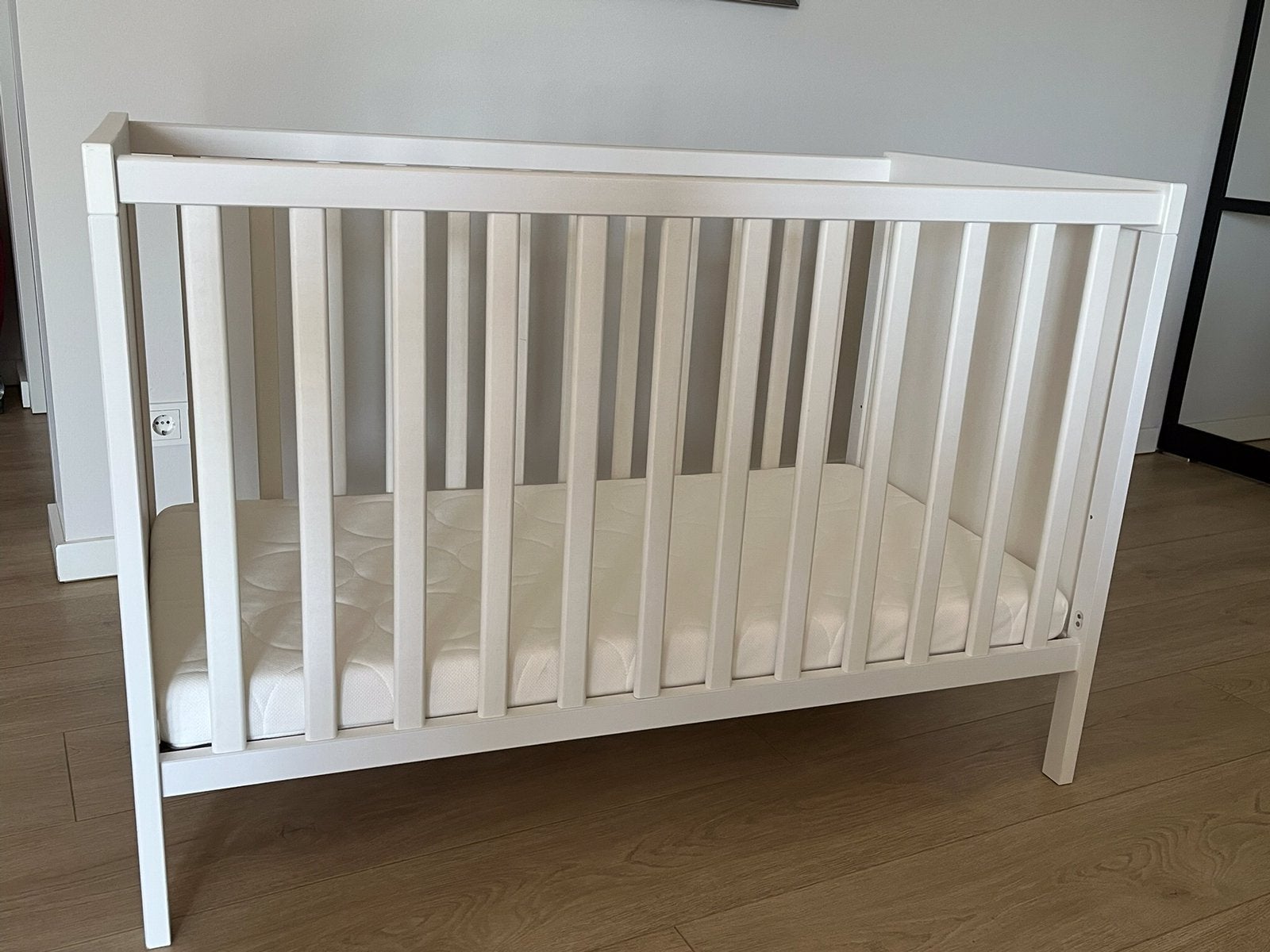 Wit babyledikant plus toebehoren., Ophalen, Zo goed als nieuw, Ledikant