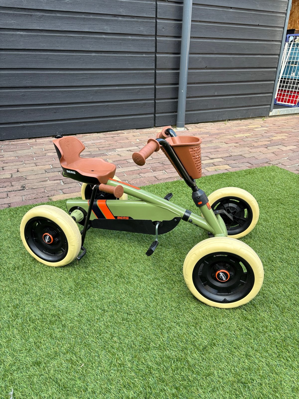 BERG BUZZY SKELTER Groen met Duwstang en Mandje, Ophalen of Verzenden, Zo goed als nieuw, Loopfiets