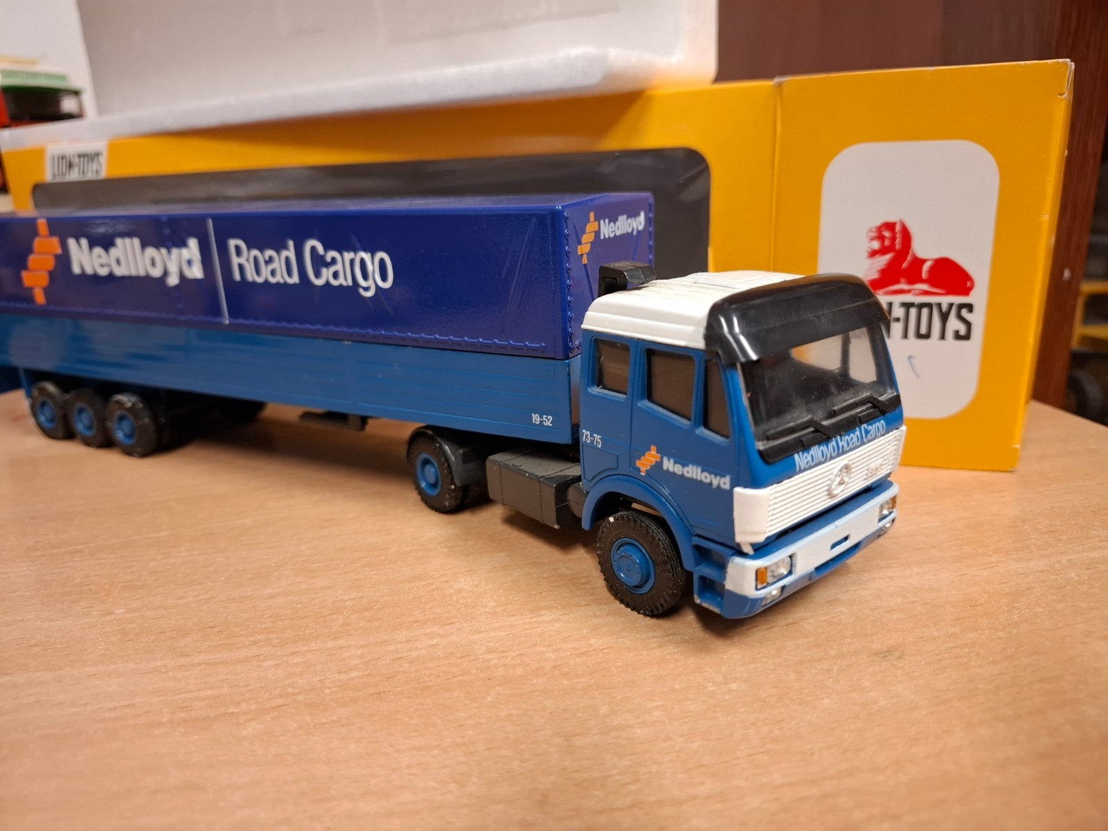 Mercedes Benz SK Nedlloyd road cargo, Ophalen of Verzenden, Bus of Vrachtwagen