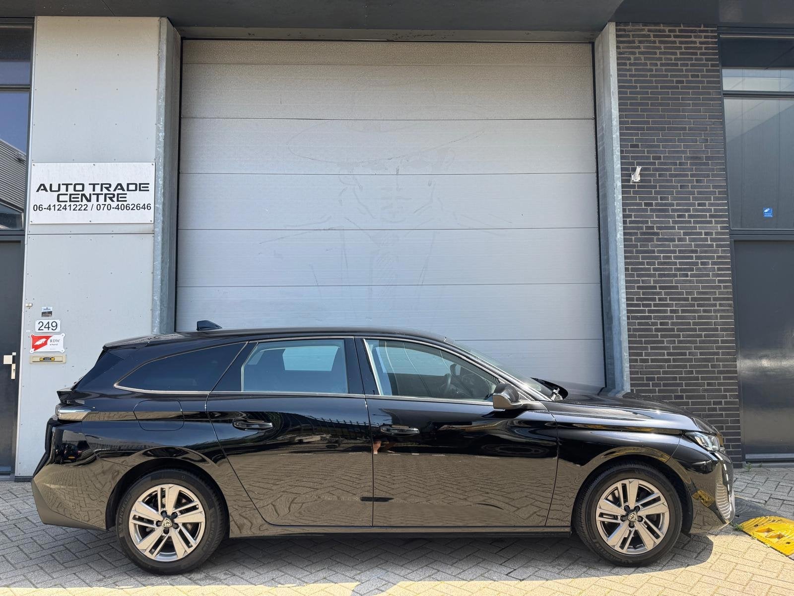 Peugeot 308 SW 1.2 PureTech Active Pack Business [Carplay |, Stof, Gebruikt, 1199 cc, Zwart