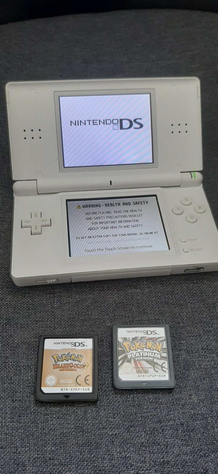 Nintendo ds met 2 pokemon spelletjes., Spelcomputers en Games, Ophalen of Verzenden, Zo goed als nieuw, DS Lite
