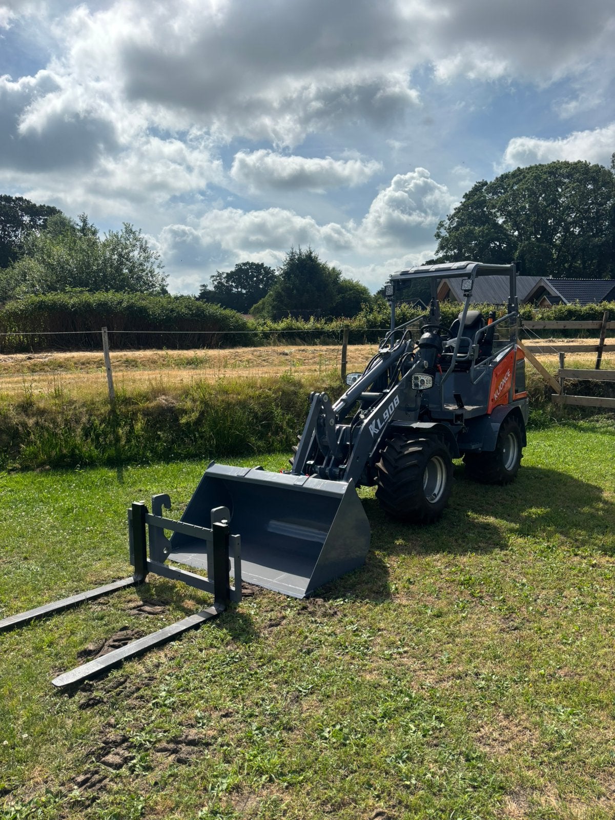 Klionce KL908 minishovel, Ophalen, Wiellader of Shovel
