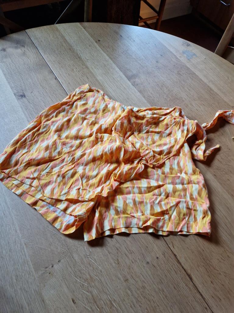 COSTES 🌼🌼 ORANJE KORT BROEKJE MET OVERSLAG MAAT S, Kort, Oranje, Ophalen of Verzenden, Zo goed als nieuw