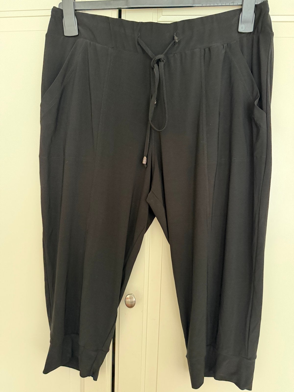 Zwarte travelstof capri broek van Magna Fashion, Ophalen, Zwart, Maat 46/48 (XL) of groter, Zo goed als nieuw