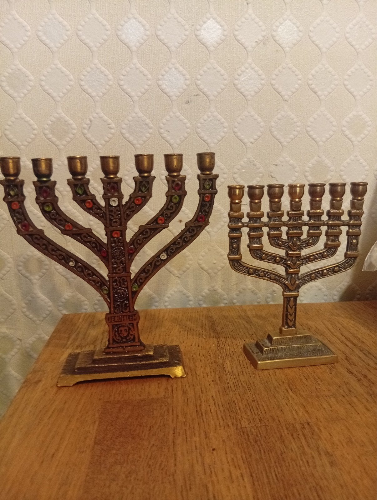 Twee kleine Menorah kandelaars - Jerusalem, Antiek en Kunst, Ophalen of Verzenden, Koper of Brons